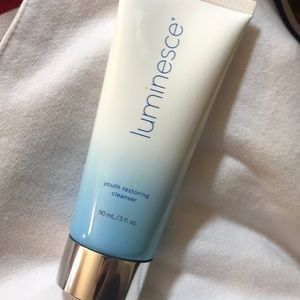 Jeunesse Luminesce Youth Restoring Cleanser